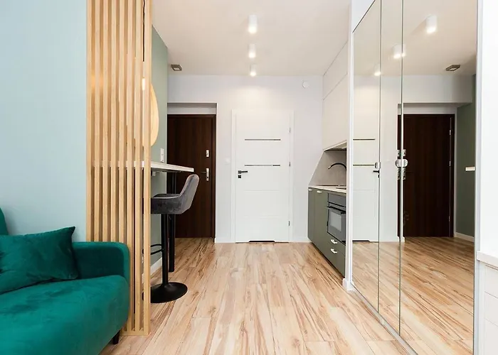 Easy & Comfortable, With Balcony, Very Close To The Center