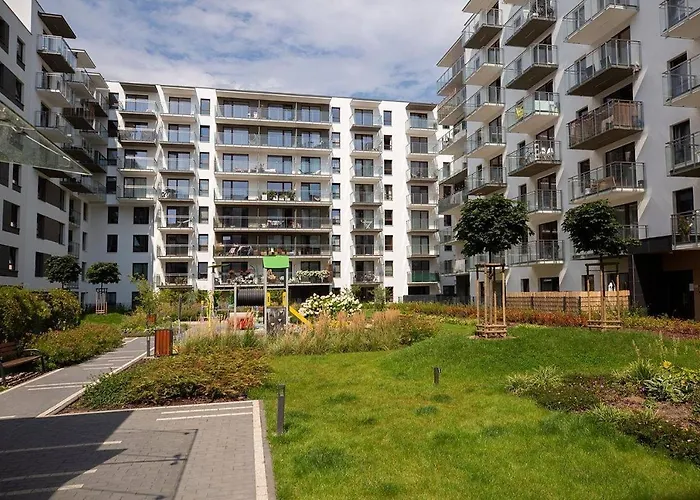 Easy & Comfortable, With Balcony, Very Close To The Center