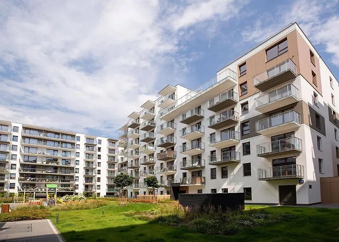 Easy & Comfortable, With Balcony, Very Close To The Center